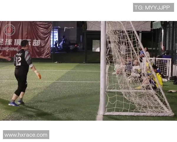 模仿足球明星射门瞬间的精彩瞬间与技巧解析 模仿足球明星射门瞬间的精彩瞬间与技巧解析